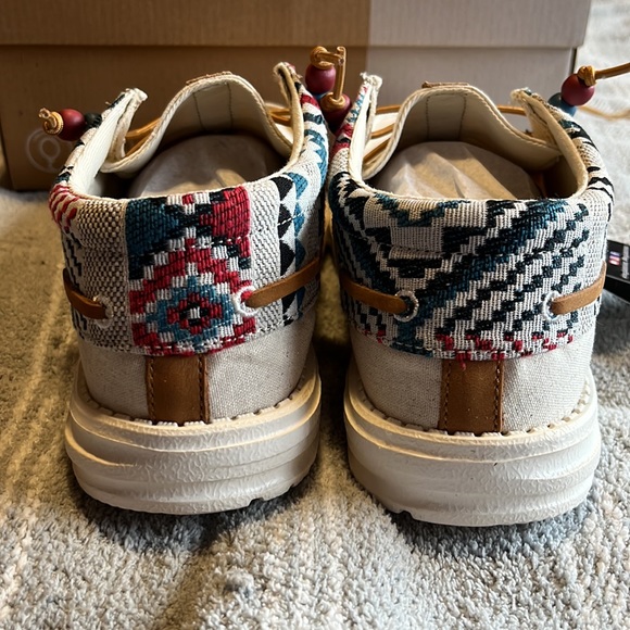 NIB Festival Hey Dude Shoes - Picture 4 of 12